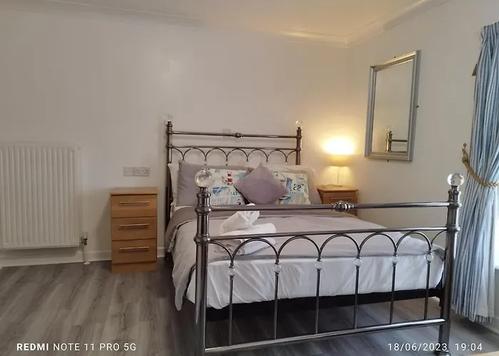 Standard Queen Room