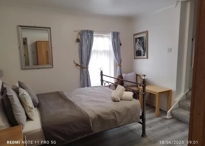 Standard Queen Room