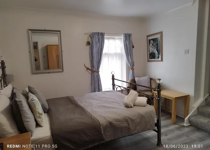 Standard Queen Room